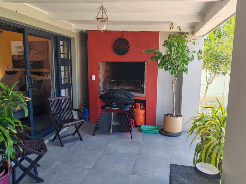 3 Bedroom Property for Sale in Sandbaai Western Cape